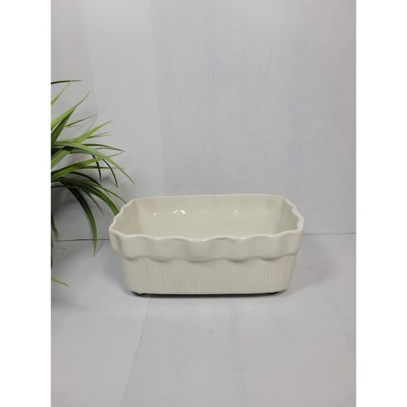 Vintage Brush USA J4-7 Pottery Planter, White Ruffled Ceramic Low Vase - Picture 1 of 5
